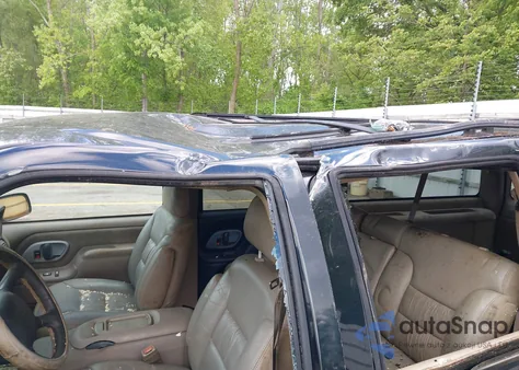 1998 GMC Suburban 1500 Sl z USA, uszkodzony, nr VIN 3GKEC16R7WG502747